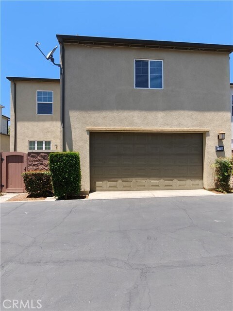 Building Photo - 15765 Lindbergh Ave