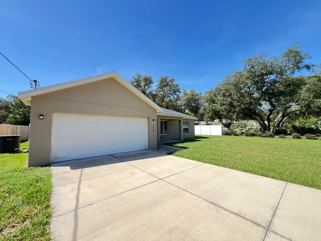 Building Photo - Beautiful 3 Bedroom, 2 Bathroom Home in Oc...