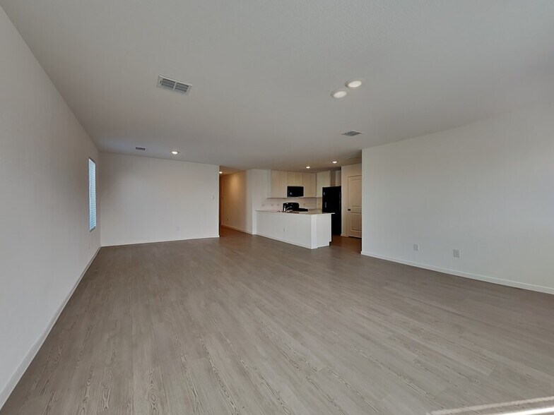 Building Photo - 1813 Equine Retreat Wy