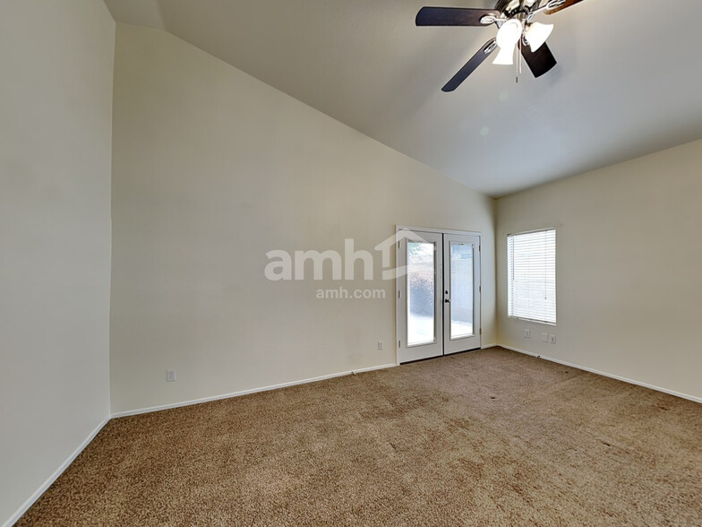 Building Photo - 40738 N Robinson Dr