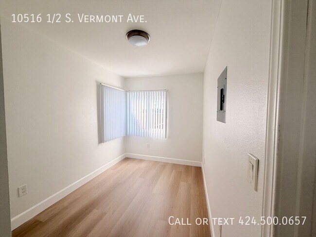 Building Photo - 10516 1/2 S. Vermont Ave.-
