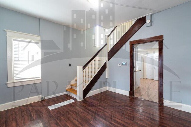 Building Photo - 734 E Morris St