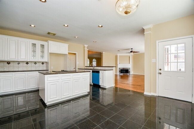 Building Photo - 12307 S Shadow Cove Dr