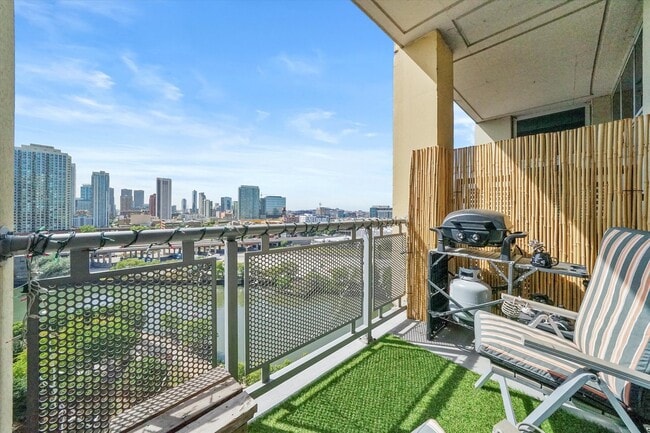 Building Photo - 700 N Larrabee St