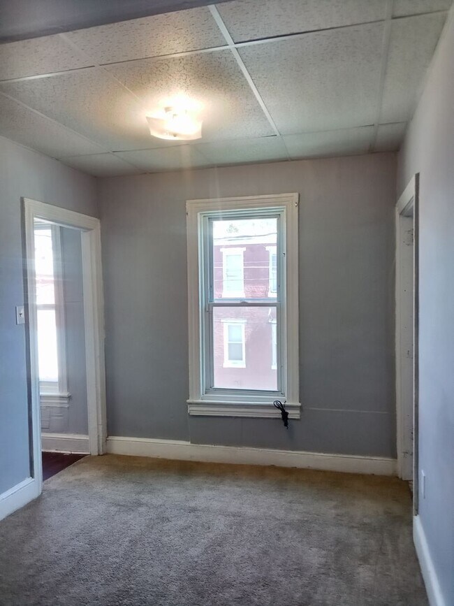 Building Photo - 1023 Greenwich St