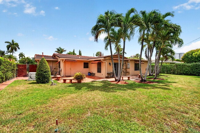 Building Photo - 2060 Tropic Isle