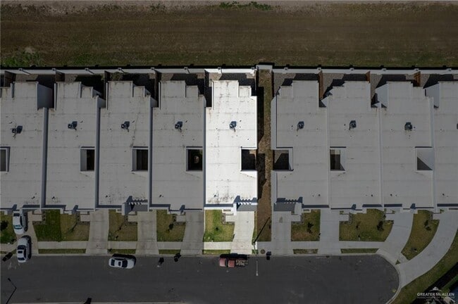 Building Photo - 18 S Marla Ct