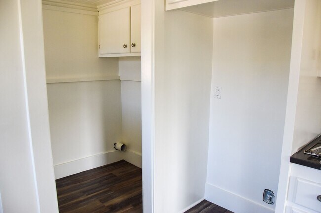 Building Photo - Grand (384-394) South