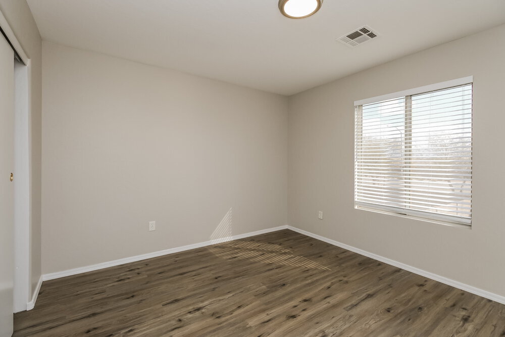 Building Photo - 2959 S Del Rancho Cir
