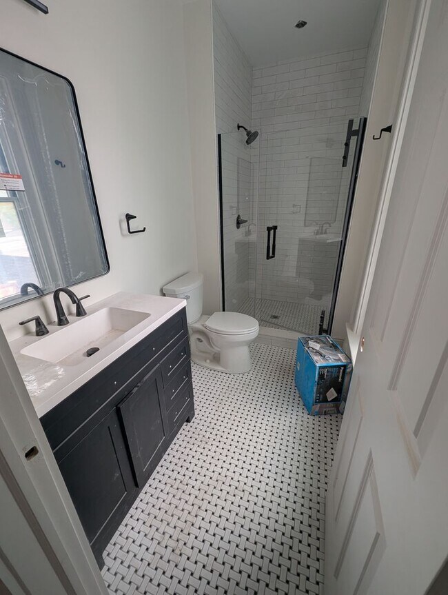 Building Photo - Beautifully Renovated, Elegant Apartments in Historic Covington