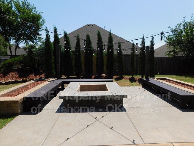 Building Photo - 1100 Kelsi Dr