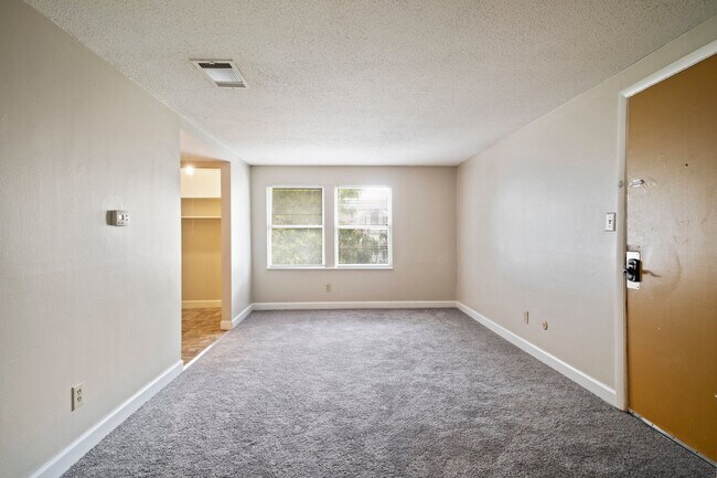 Primary Photo - 3606 Balsam Ave