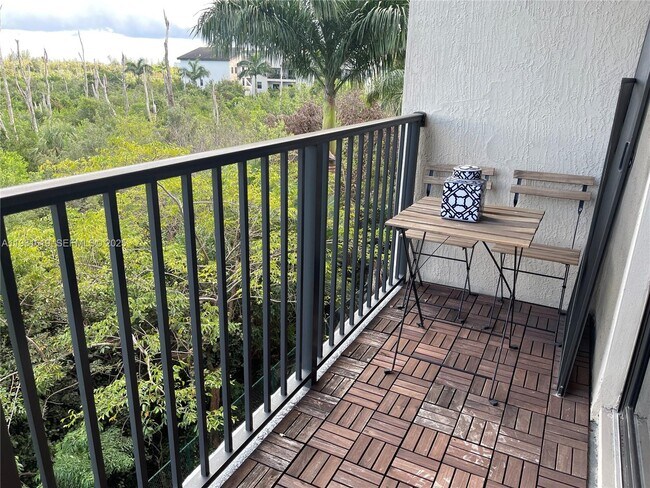 Building Photo - 8175 NW 104th Ave