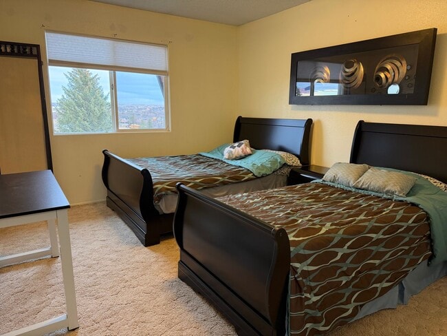 Building Photo - Fully Furnished Condo - 2 bedroom, 1 bath