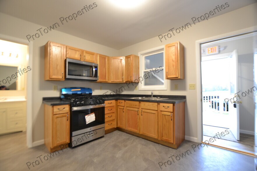 Building Photo - 333 Hughes Ave