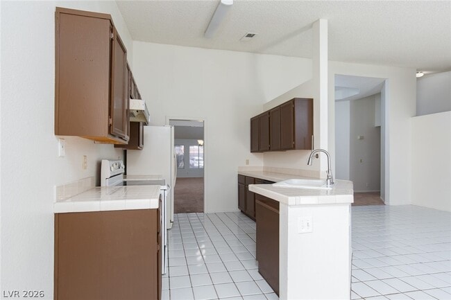 Building Photo - 121 Hanover Dr