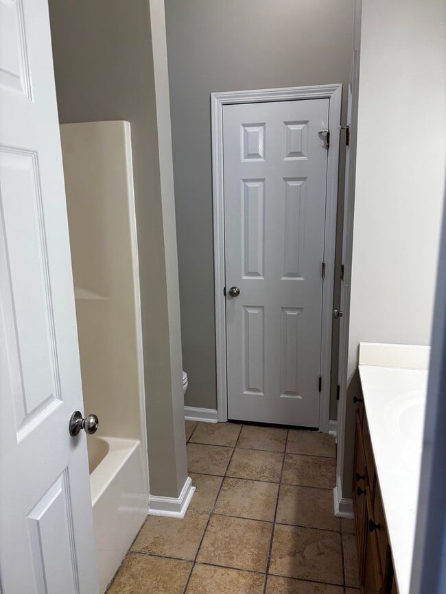Building Photo - Beautiful 3 bedroom, 2 bath home