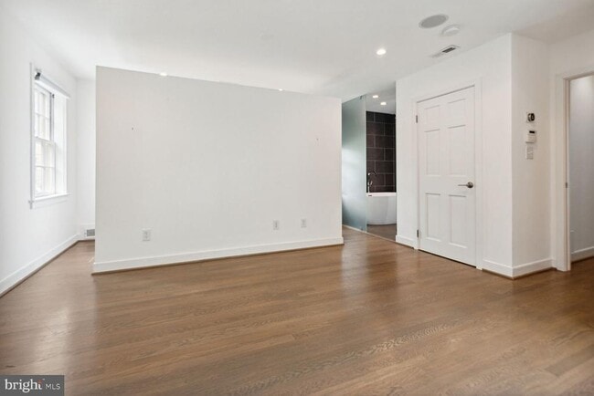 Building Photo - 3712 Fordham Rd NW