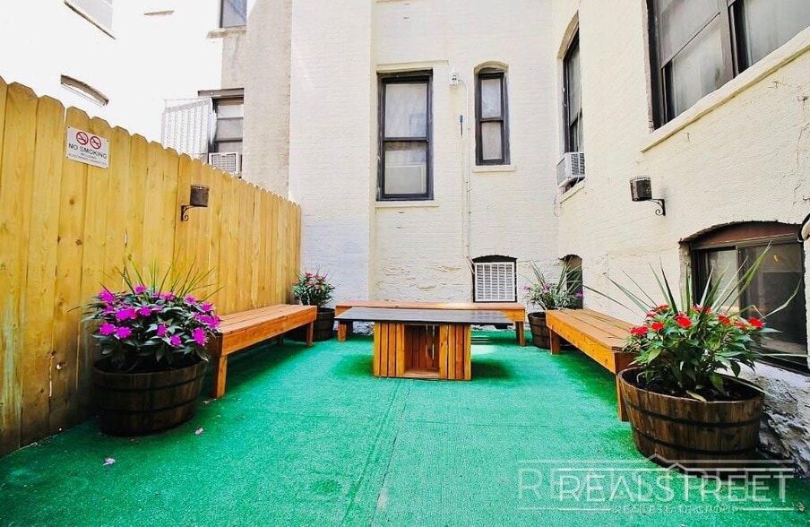 Building Photo - Gorgeous Spacious 3 Bedroom in Prime Crown Heights