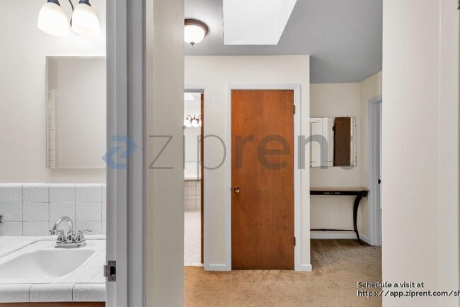 Building Photo - 280 Prague St