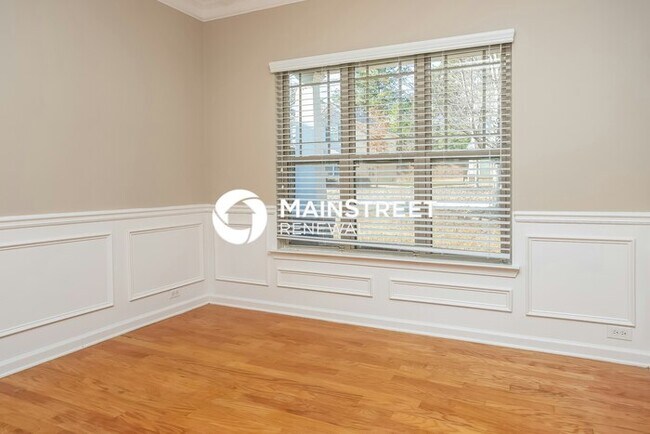 Building Photo - 5 Bedroom Pet-Friendly Home in Atlanta, GA with Main Street Renewal