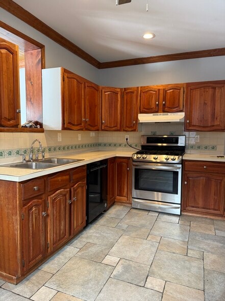 kitchen - 1348 Easton Ave
