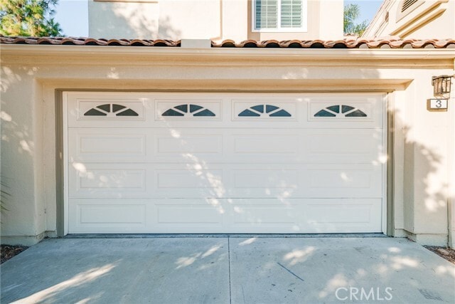 Building Photo - 3 Almador