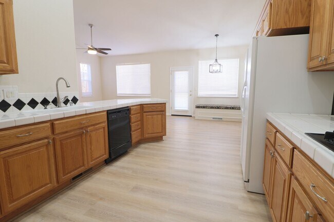 Building Photo - 8701 White Fir St