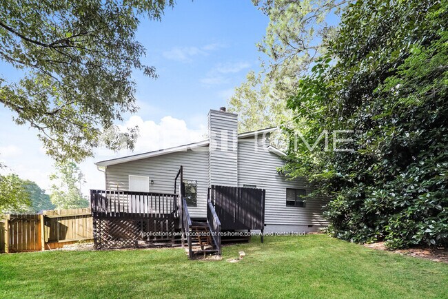 Building Photo - 935 River Glen Pl
