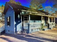 Building Photo - Adorable Easley Home