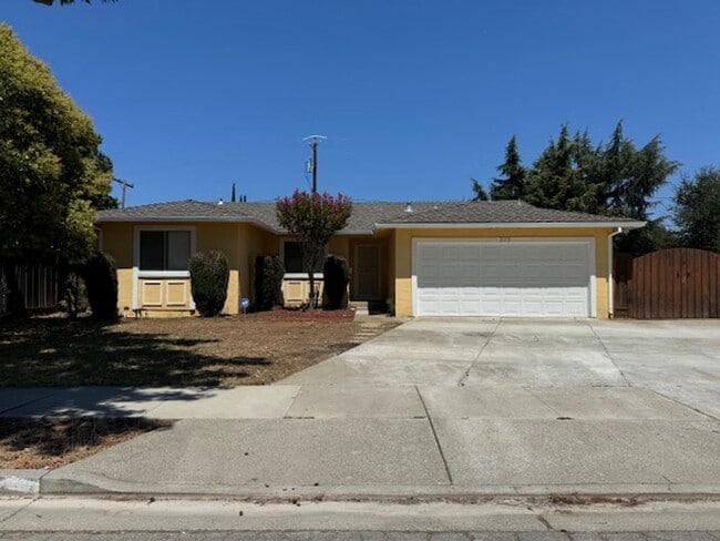 Primary Photo - Beautiful 4-Bedroom Home with Spacious Lay...