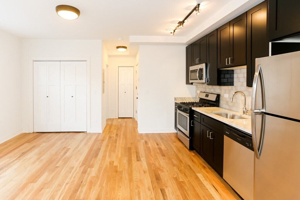 Building Photo - 2211 W Eastwood Ave