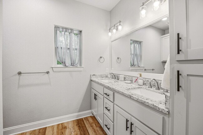 Building Photo - 191 Davis Ave