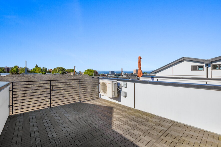 Building Photo - 1123C 18th Ave