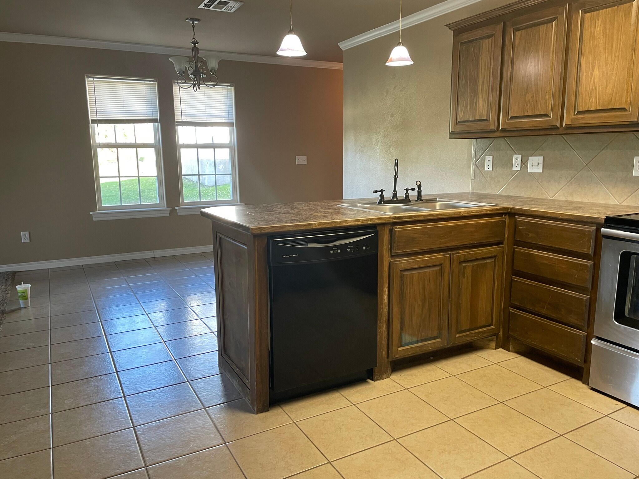 dining kitchen - 610 Rolling Hills Dr