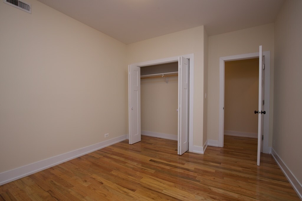 Building Photo - 3450 N Racine Ave