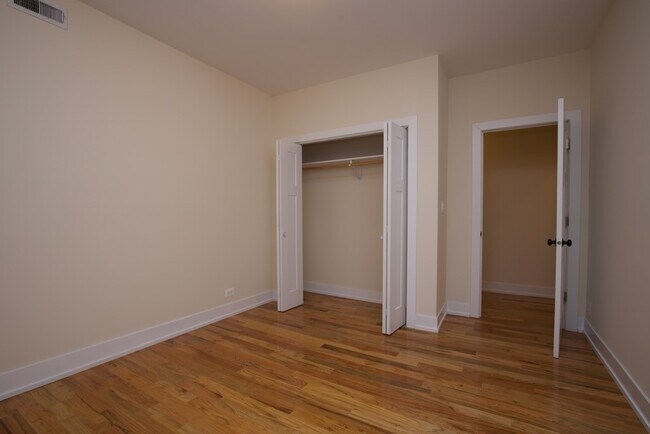 Building Photo - 3450 N Racine Ave
