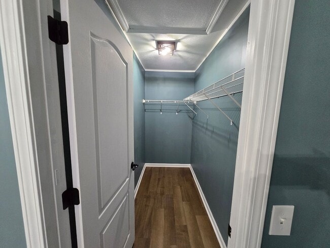 Building Photo - 5527 Lassen St