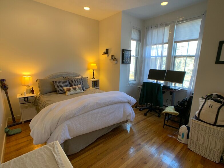 Building Photo - 229 W Canton St