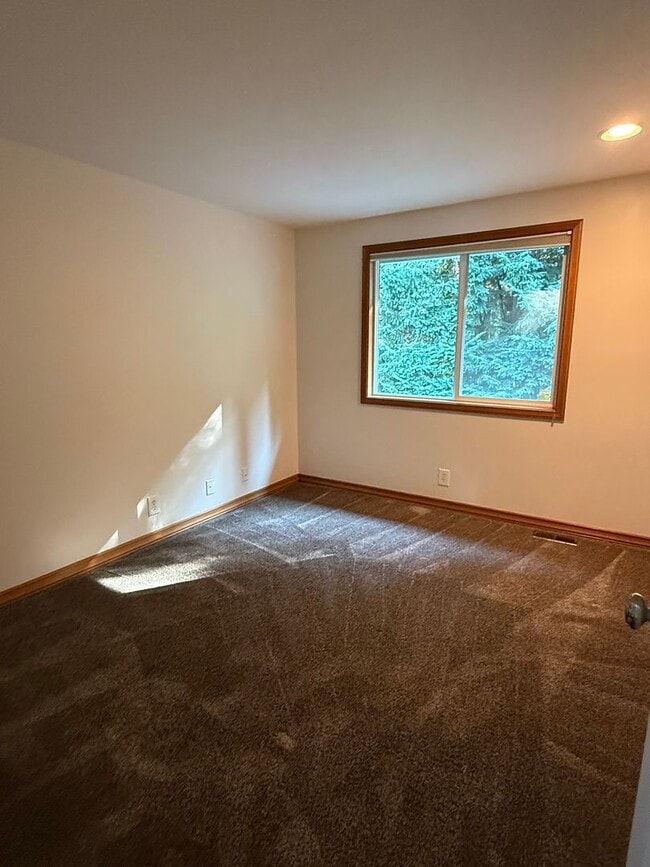 Building Photo - 4bd/2.5ba Renton House