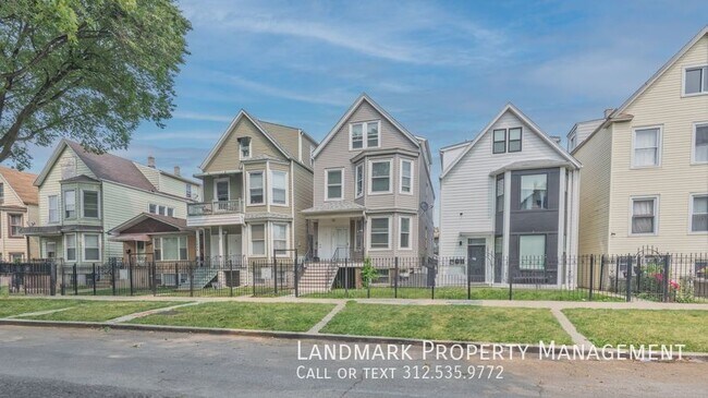 Building Photo - 2833 N Avers Ave