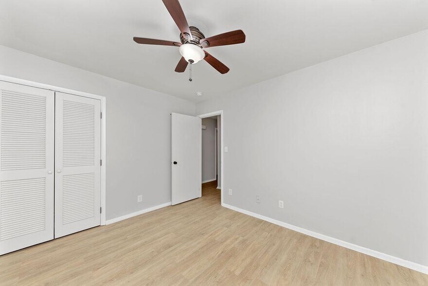 Bright and cheerful bedrooms with ceiling fans and solid surface flooring - 11 Lawndale Ave