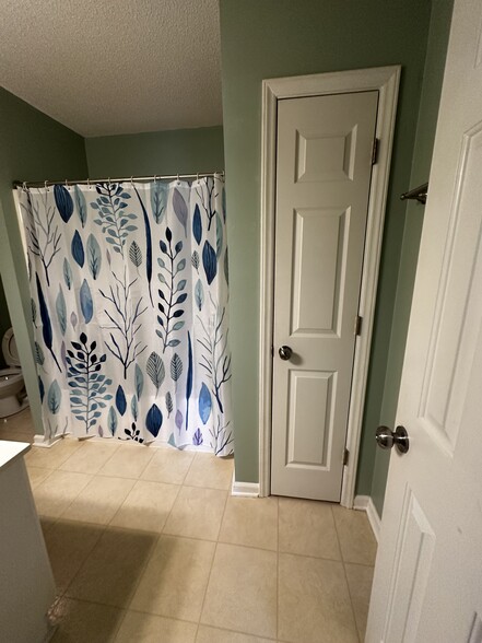 2nd Bathroom with linen closet - 2595 Thackery Rd