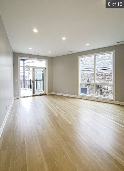 Building Photo - 1050 W Cornelia Ave