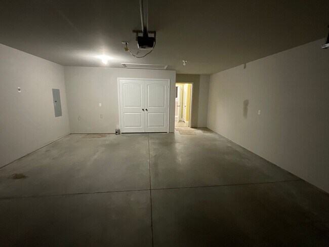 Building Photo - COMING SOON: Beautiful 3BR/2BA Home in Jop...