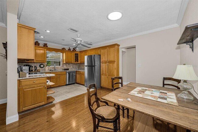 Building Photo - 253 Park Cir S