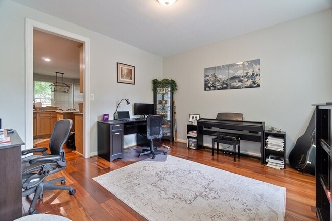 Building Photo - 821 Loch Island Dr