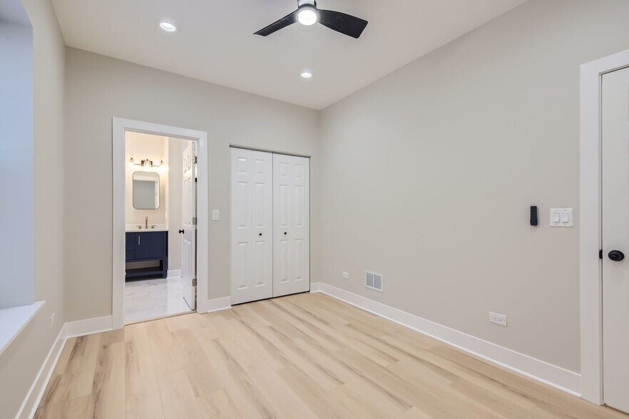 Building Photo - 4908 N Rockwell St