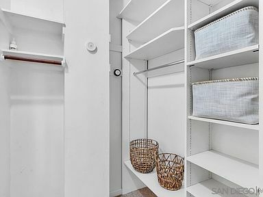 Building Photo - 8696 Villa La Jolla Dr