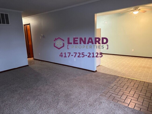 Building Photo - Lexington Duplex